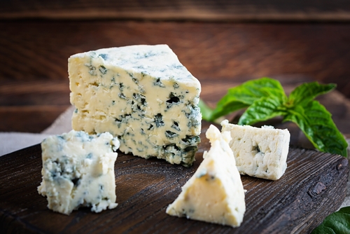 Formaggio erborinato shutterstock 2051033372