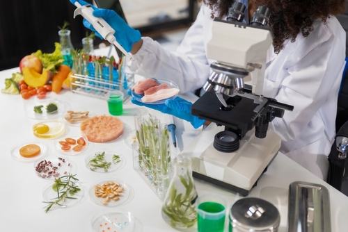 Tecnologa alimentare shutterstock 2651696079