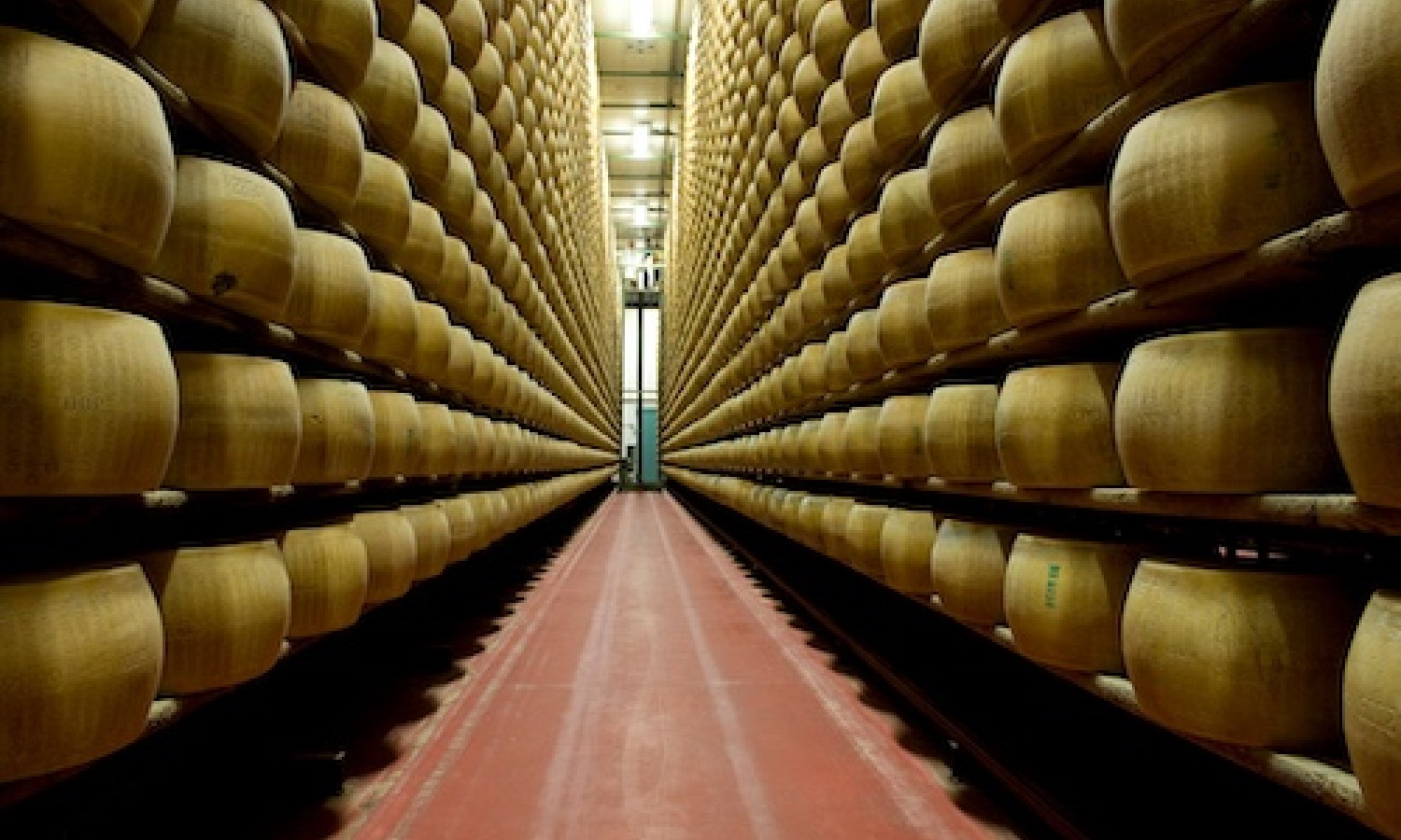 Il Consorzio del Parmigiano Reggiano pubblica il suo primo bilancio di sostenibilità