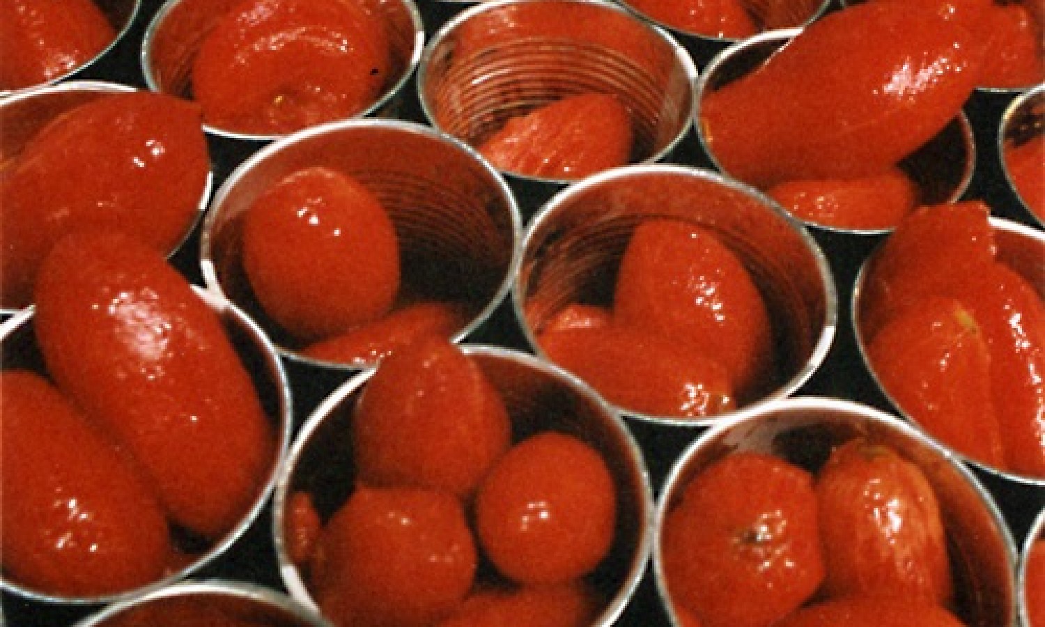 Conserve di pomodoro e farine dietro il successo della pizza