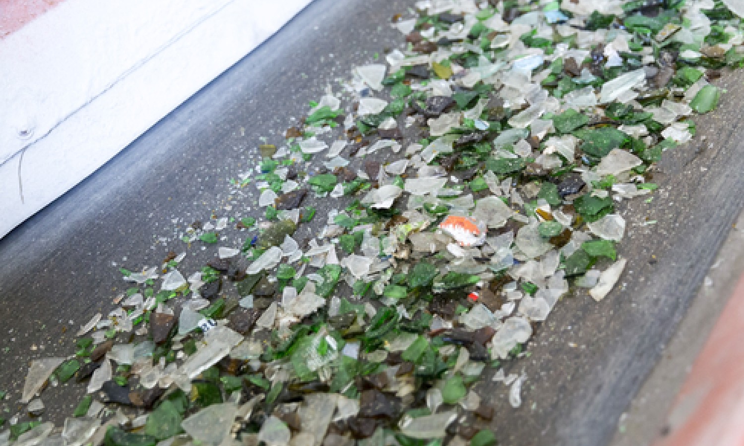 Packaging alimentare, il vetro opaco supera i test di riciclo